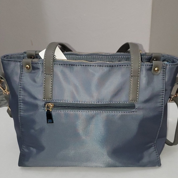 Gray nylon shoulder bag with crossbody strap. - Picture 3 of 7
